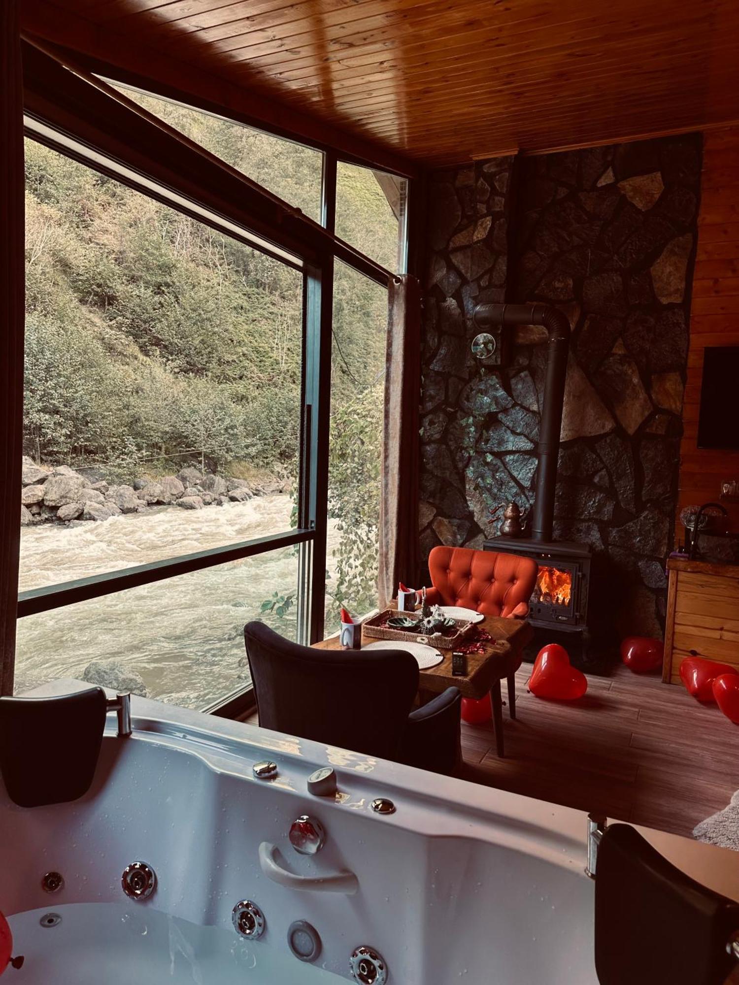 Ayder Royal - With River Charm