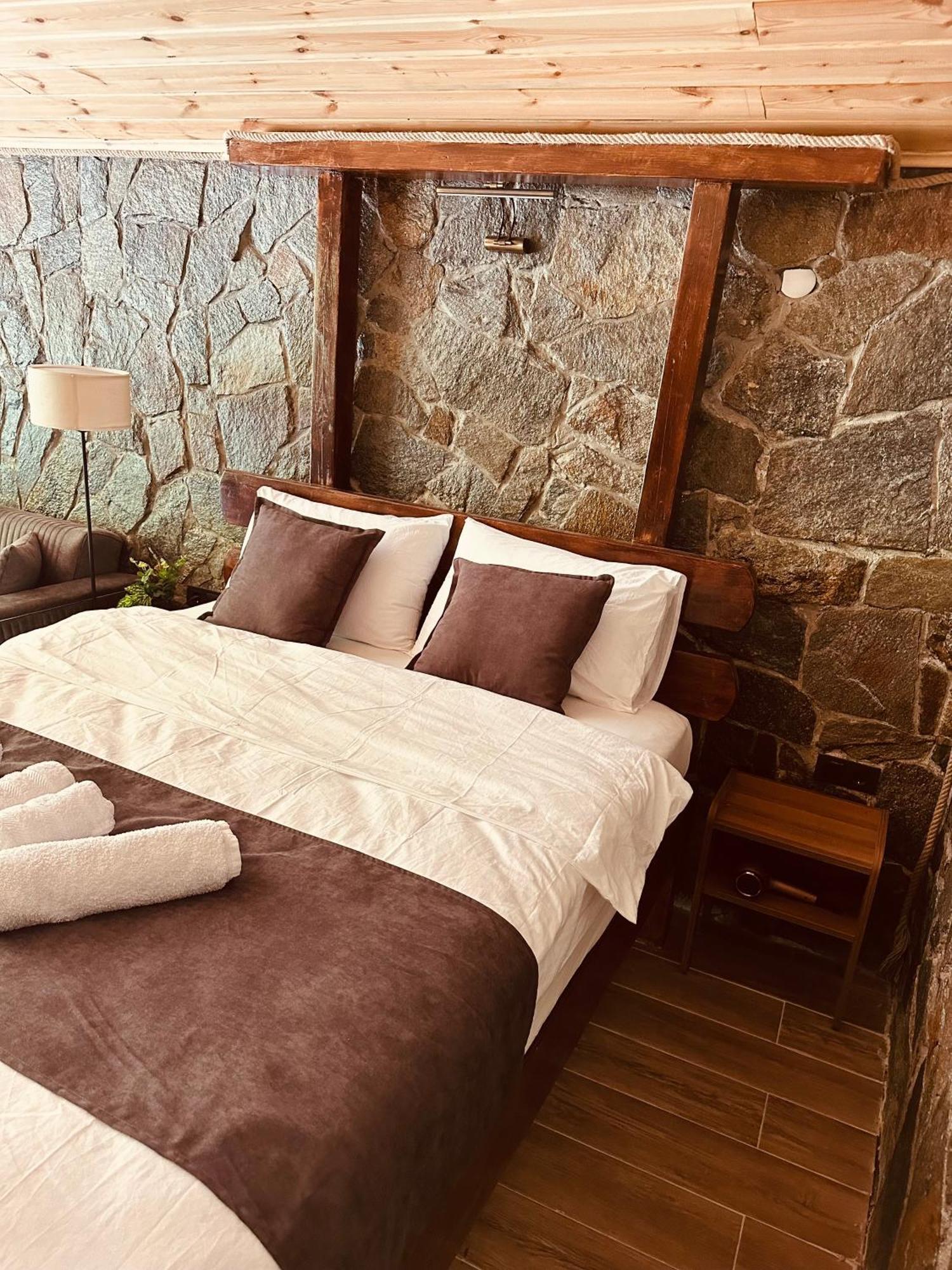 Ayder Royal - With River Charm *