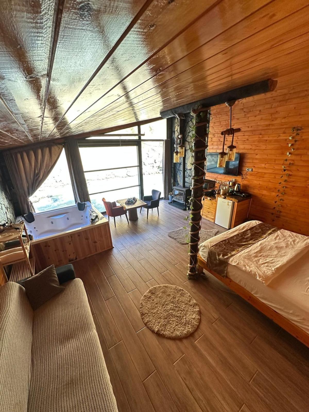 Ayder Royal - With River Charm